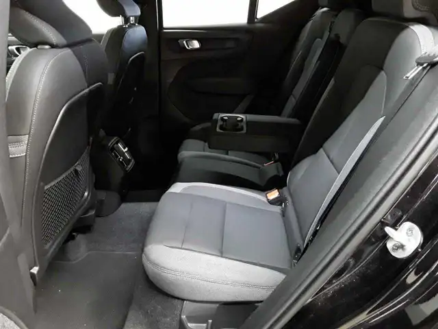 Volvo XC40 view 13