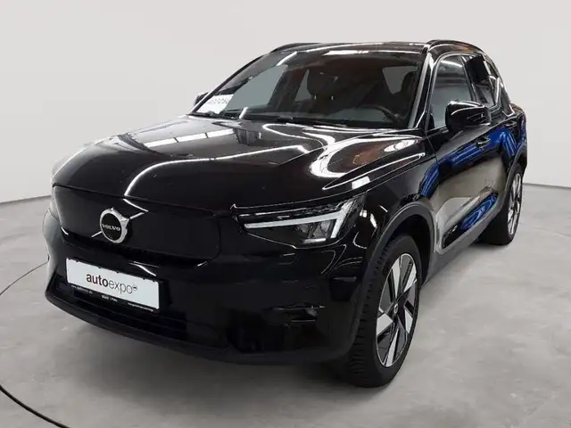 Volvo XC40 view 2