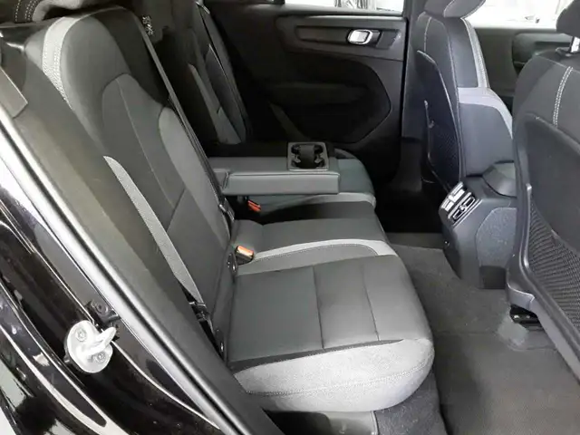 Volvo XC40 view 14