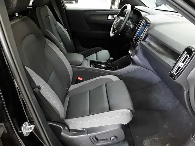 Volvo XC40 view 8