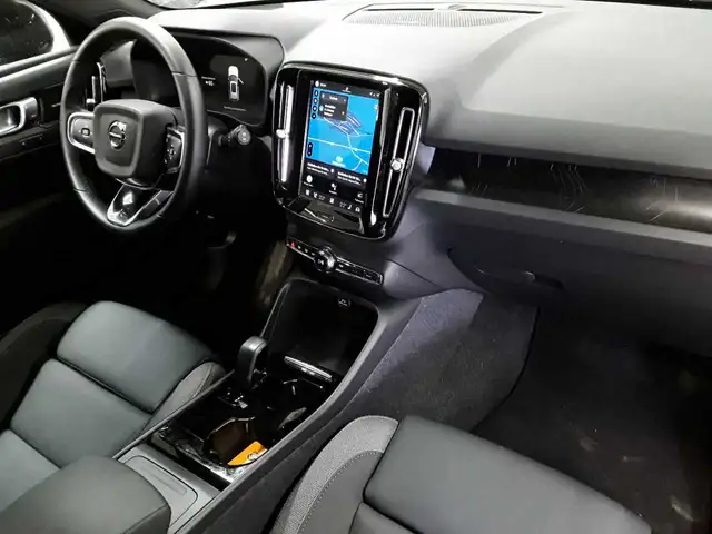 Volvo XC40 view 9