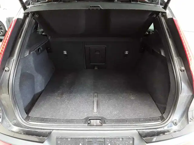 Volvo XC40 view 15