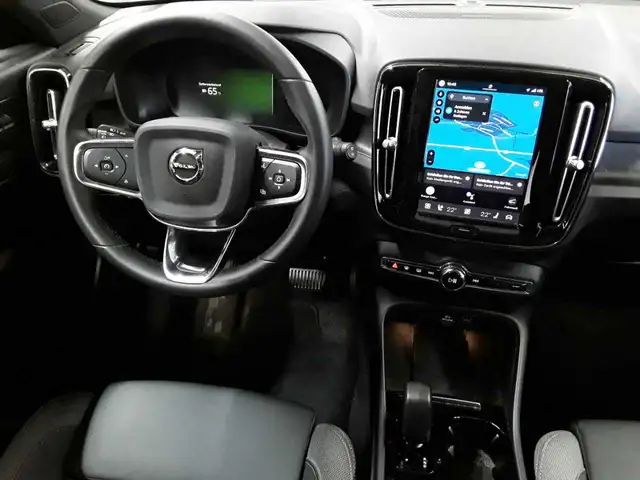 Volvo XC40 view 10