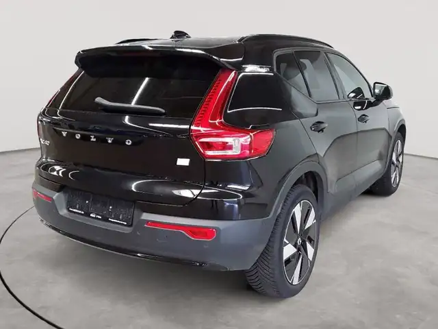 Volvo XC40 view 4