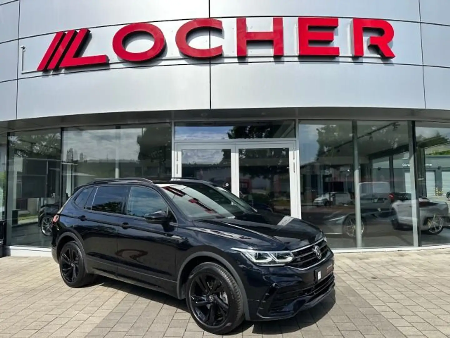 Volkswagen Tiguan Allspace R-Line ACC Matrix LED AHK Pano D Zwart - 1