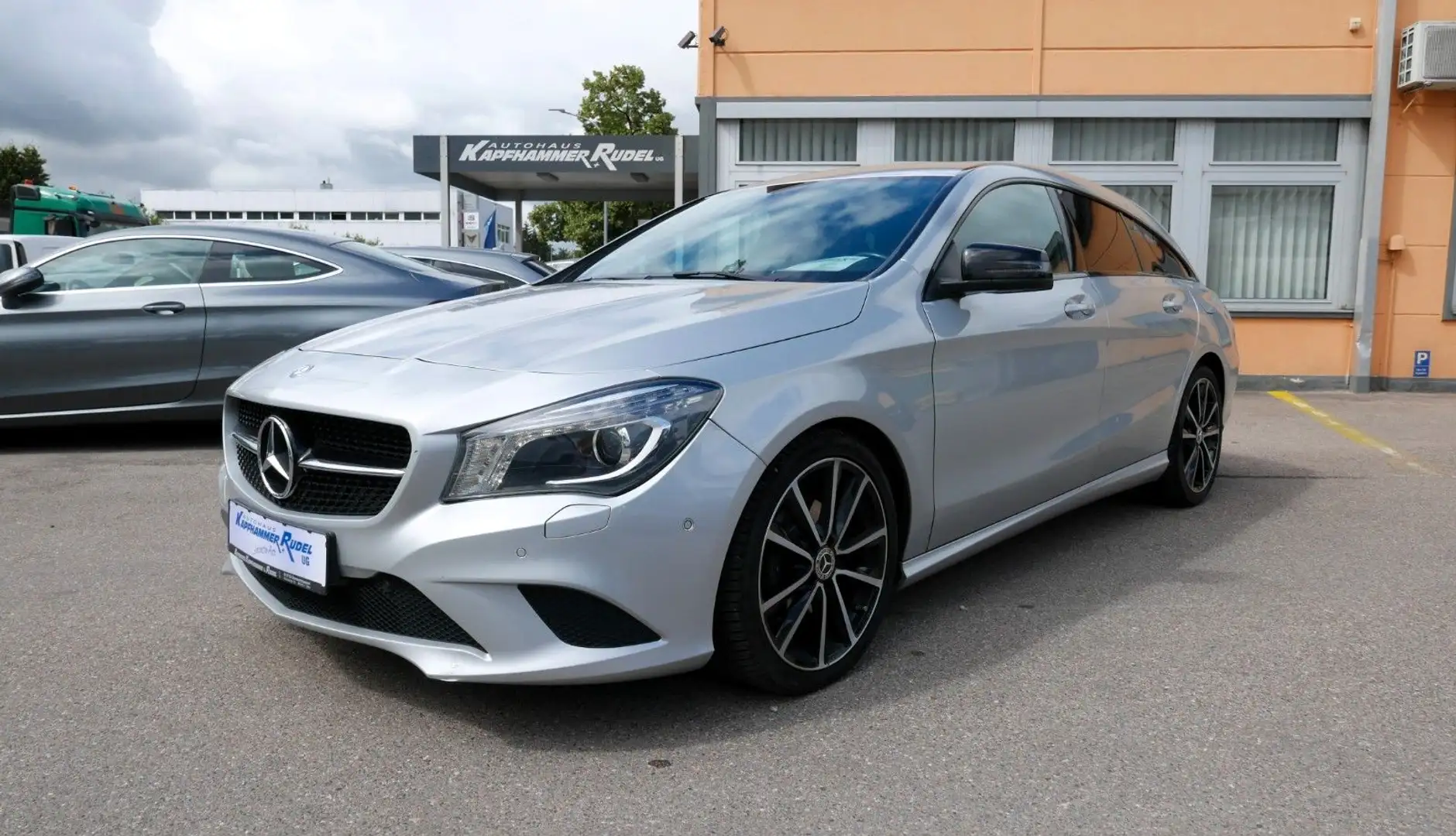 Mercedes-Benz CLA 200 Shooting Brake/KAMERA/NAVI/URBAN Argintiu - 1