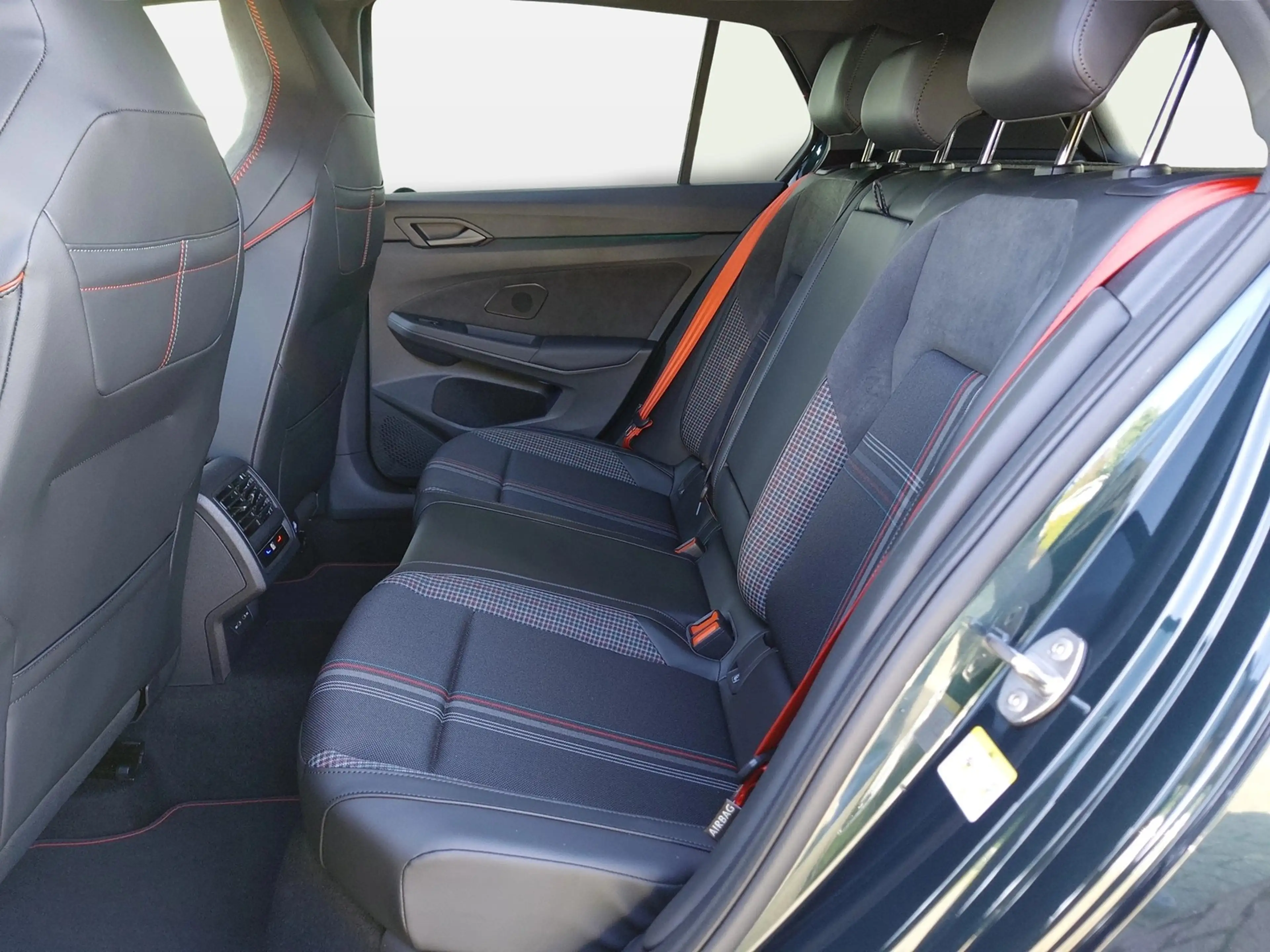 Volkswagen Golf GTI Edition 50 2.0 TSI DSG IQ.Light LrHz — photo 11