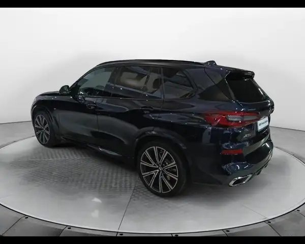 BMW X5 view 8