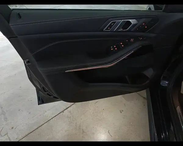 BMW X5 view 13