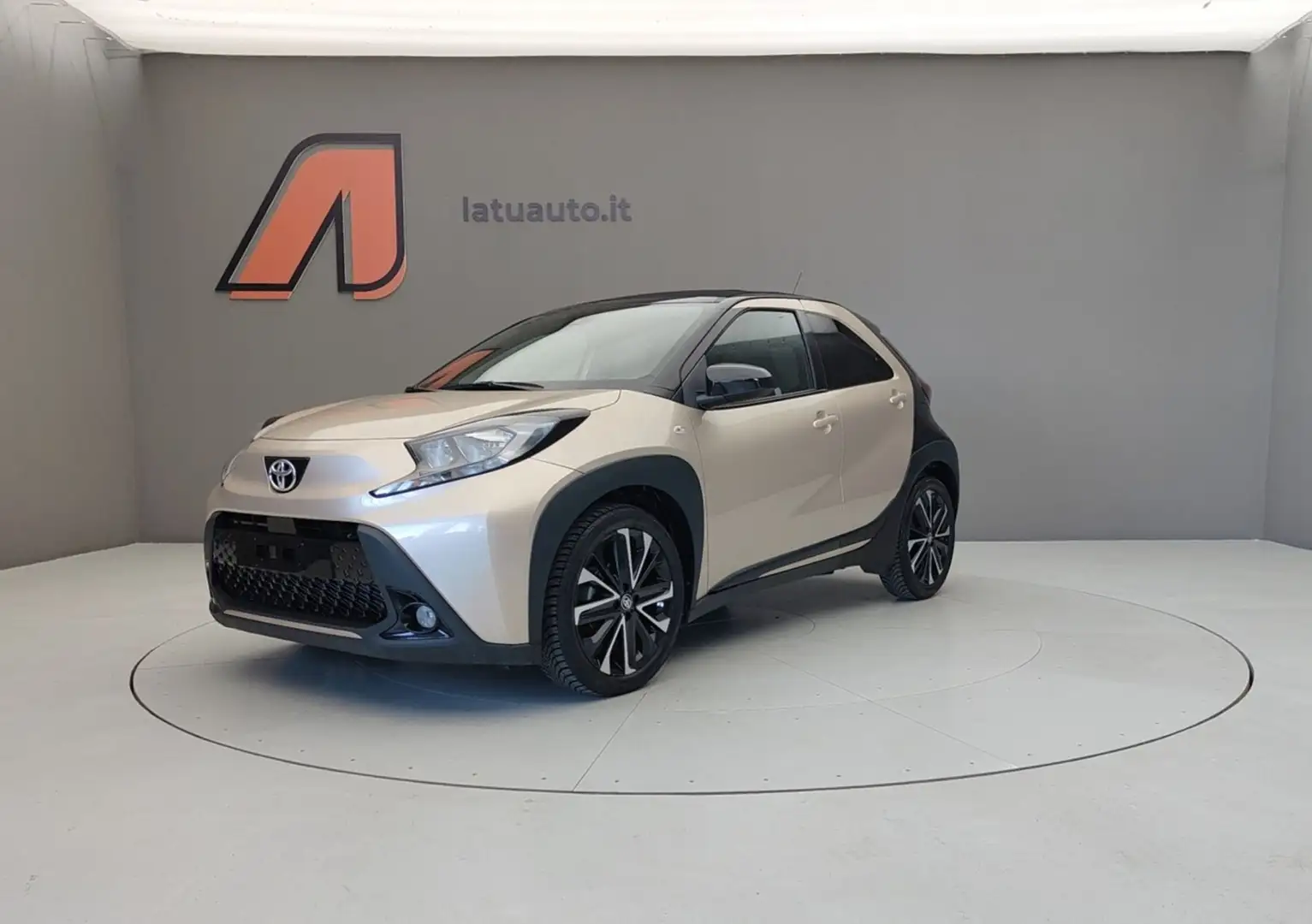 Toyota Aygo X 1.0 VVT-I 72CV LOUNGE AIR TETTO APRIBILE Bronzo - 1