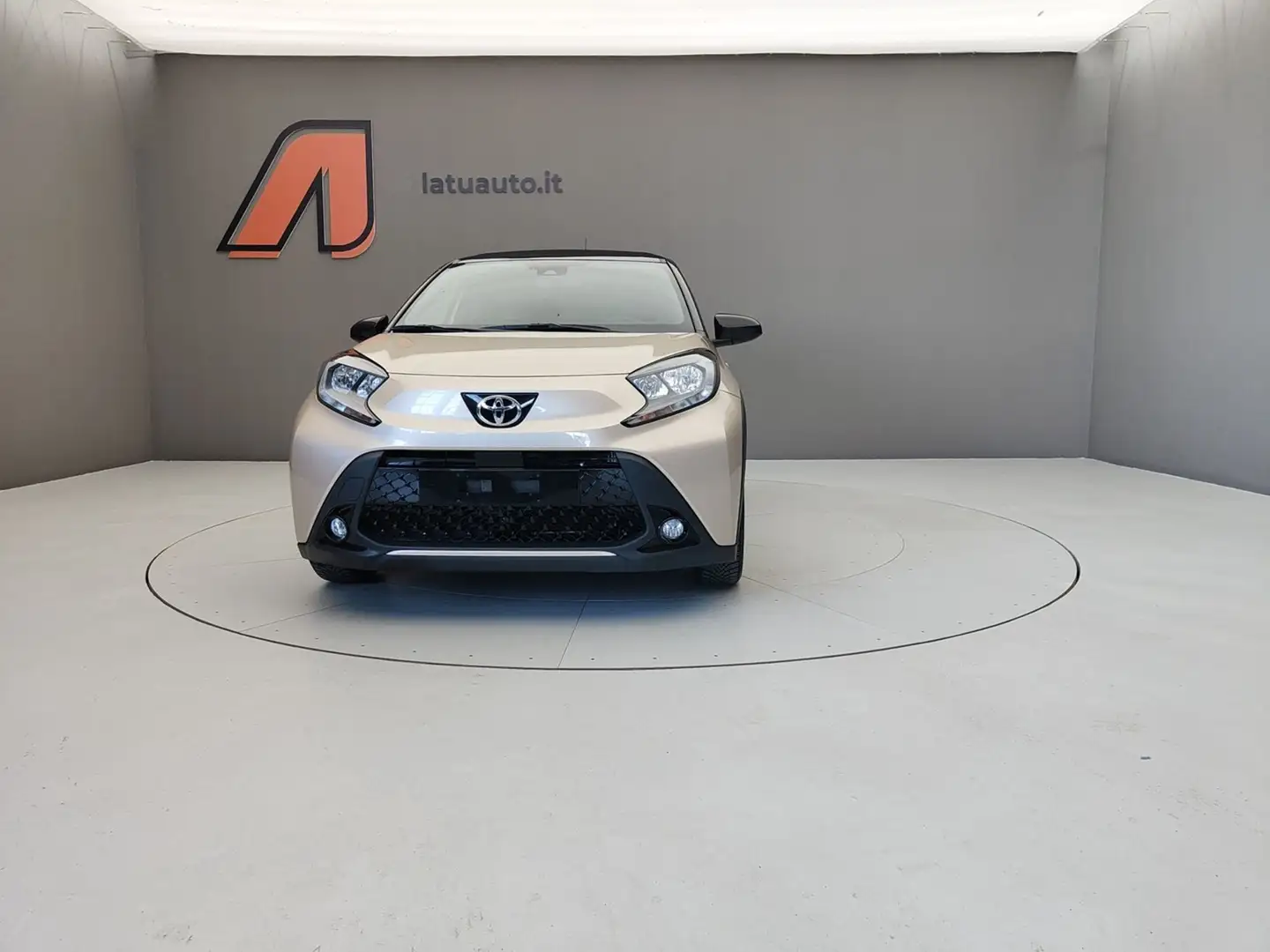 Toyota Aygo X 1.0 VVT-I 72CV LOUNGE AIR TETTO APRIBILE Bronzo - 2