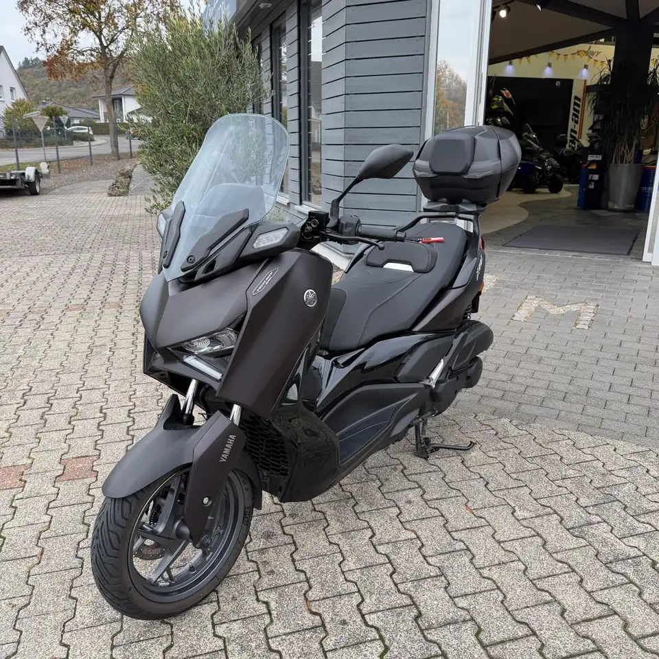 Yamaha X-Max 125