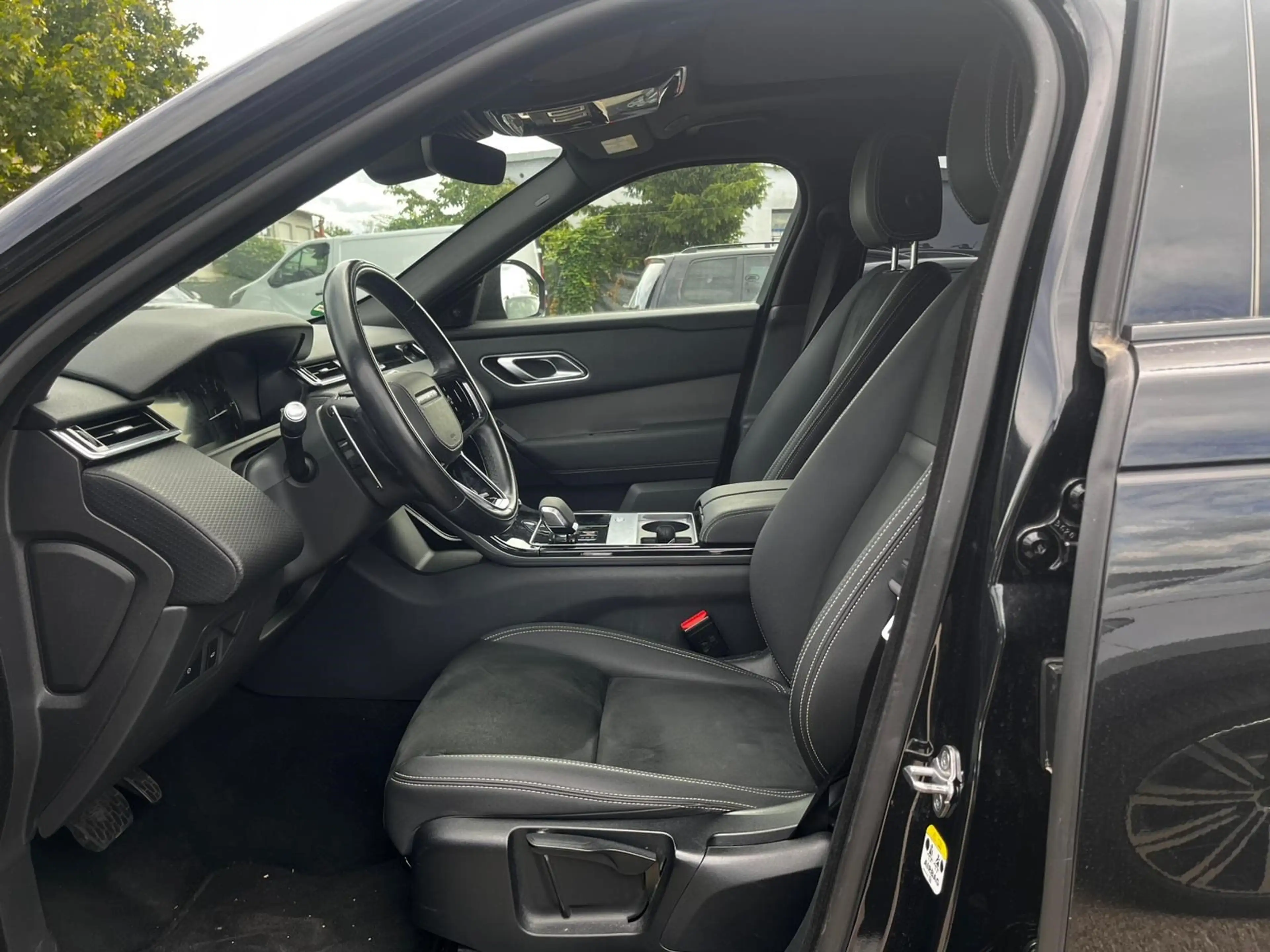 Land Rover Range Rover Velar D200 S Black LED Pano — photo 4