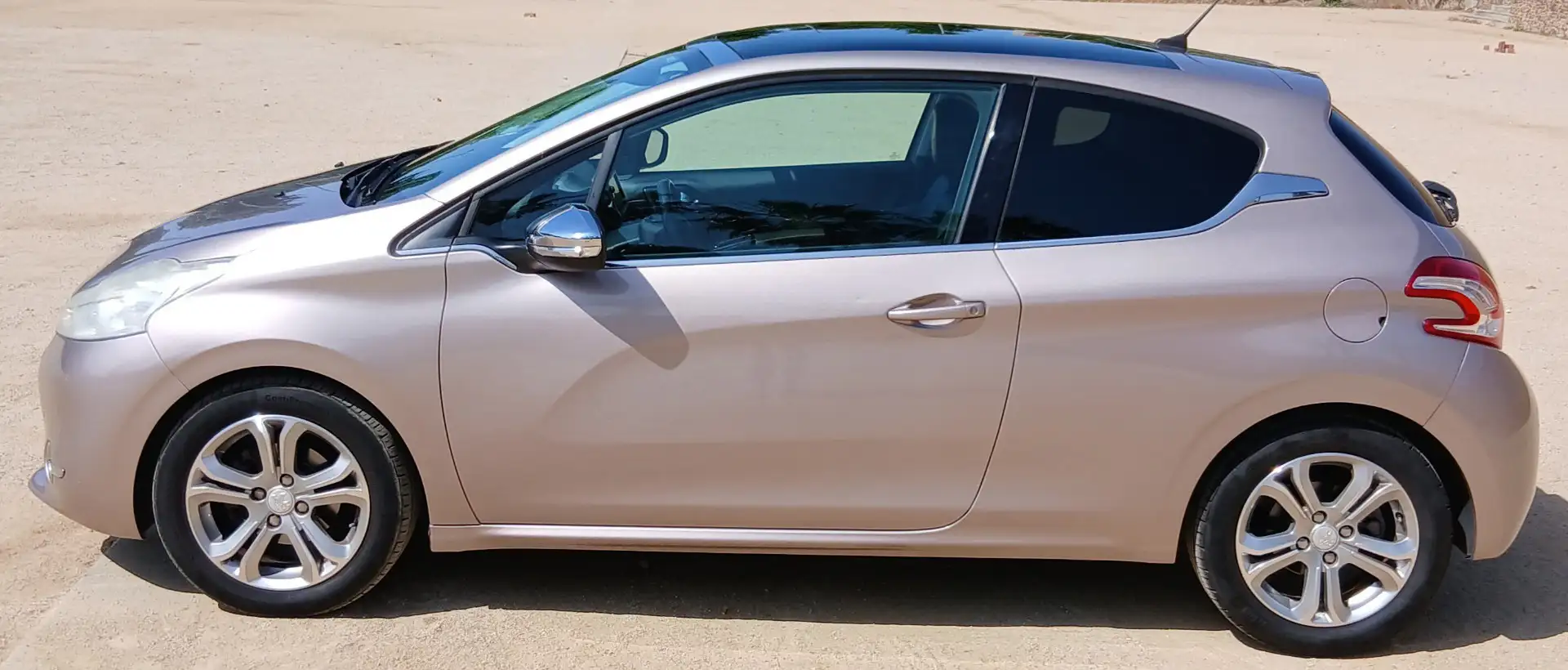Peugeot 208 1.6e-HDi Allure - 2