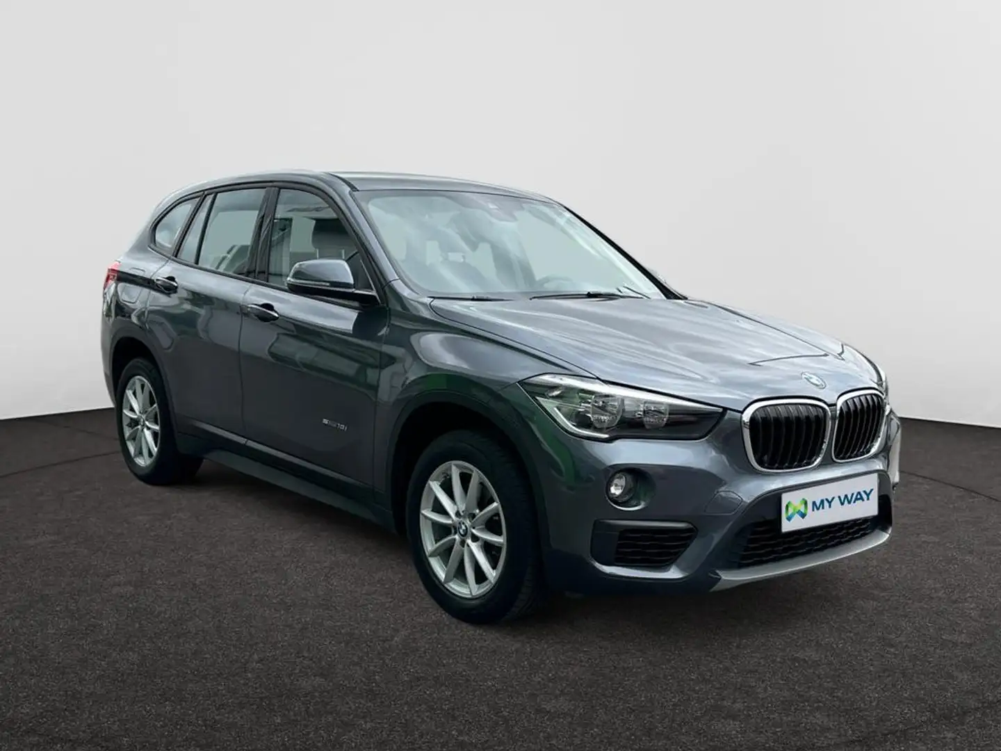 BMW X1 1.5i sDrive18 Grijs - 2