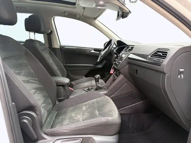 Volkswagen Tiguan view 12