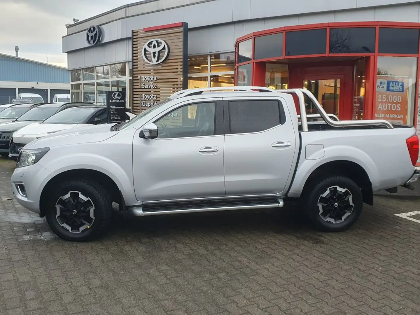 Nissan Navara DC 4x4 Autm. Tekna Silber - 2