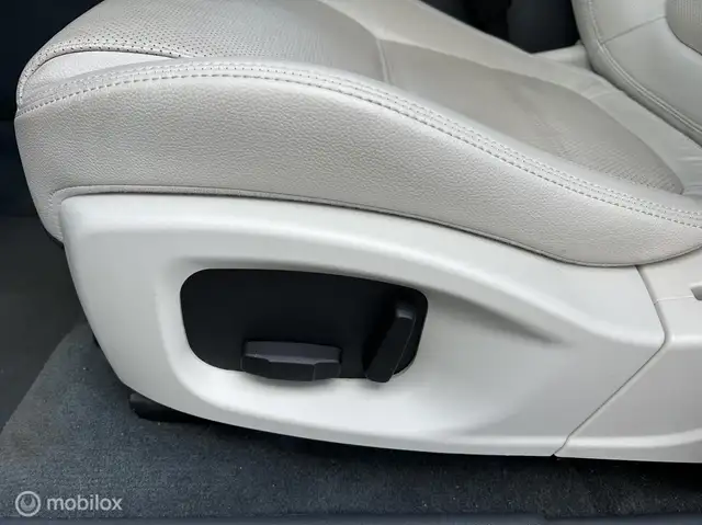 Jaguar E-Pace view 8
