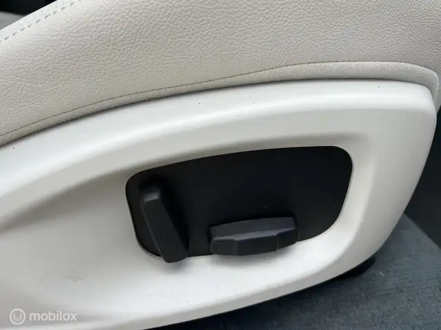 Jaguar E-Pace view 9