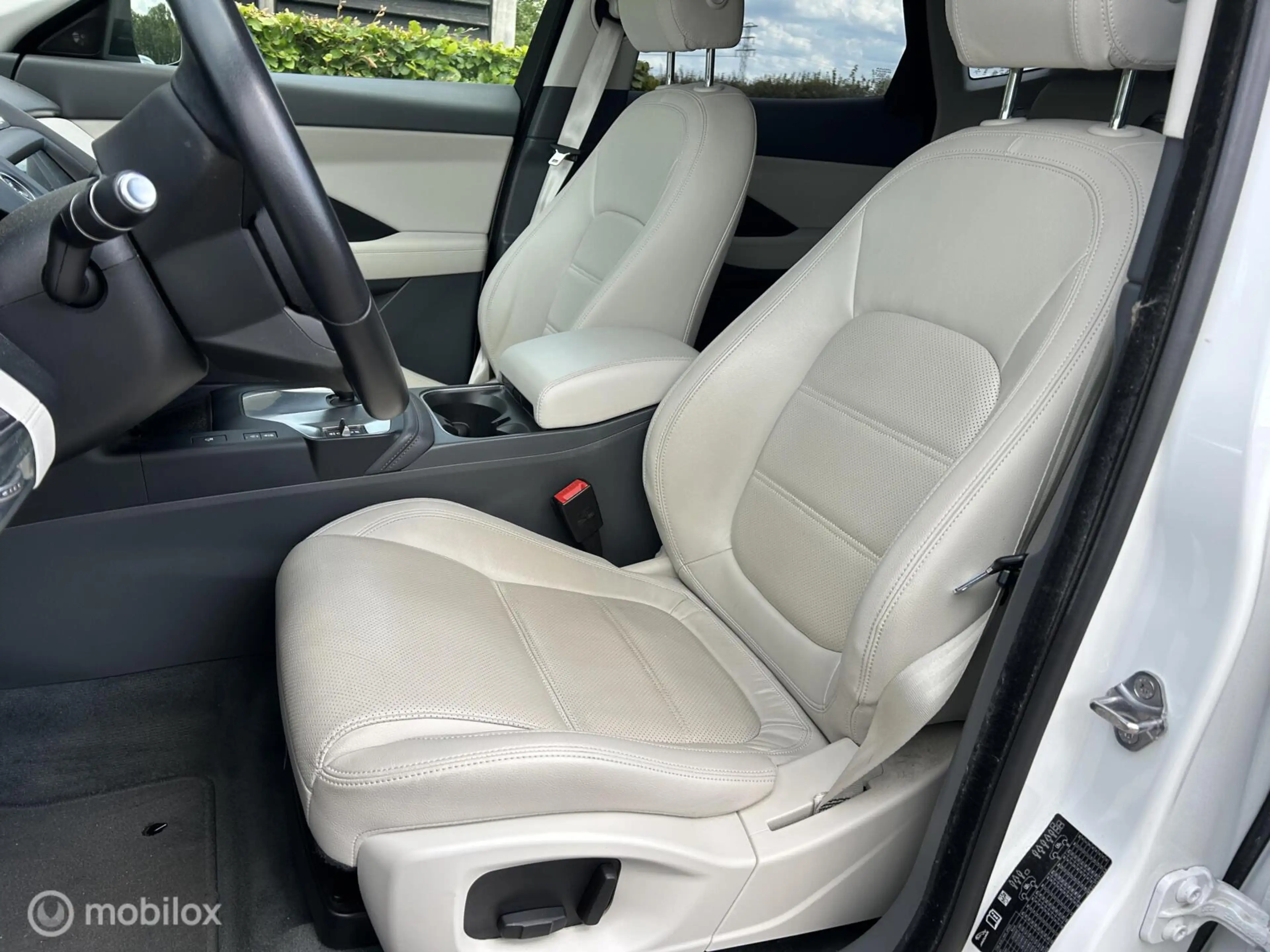 Jaguar E-Pace 2.0 P250 AWD S/Leer/Head-Up/20"/LED — photo 6