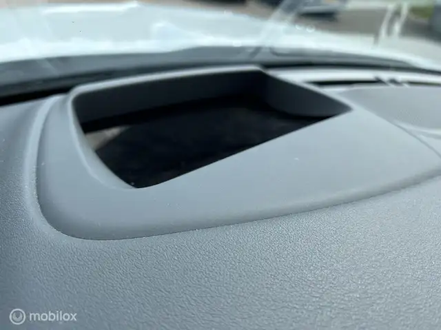 Jaguar E-Pace view 18