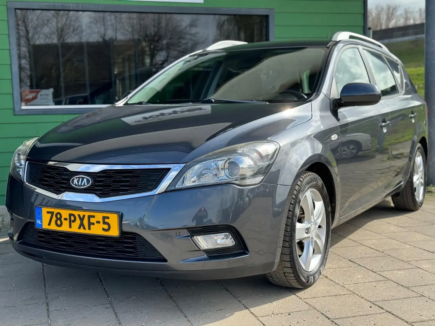 Kia Ceed / cee'd Sporty Wagon 1.4 CVVT Seven / Navi / CruiseControl Grijs - 2