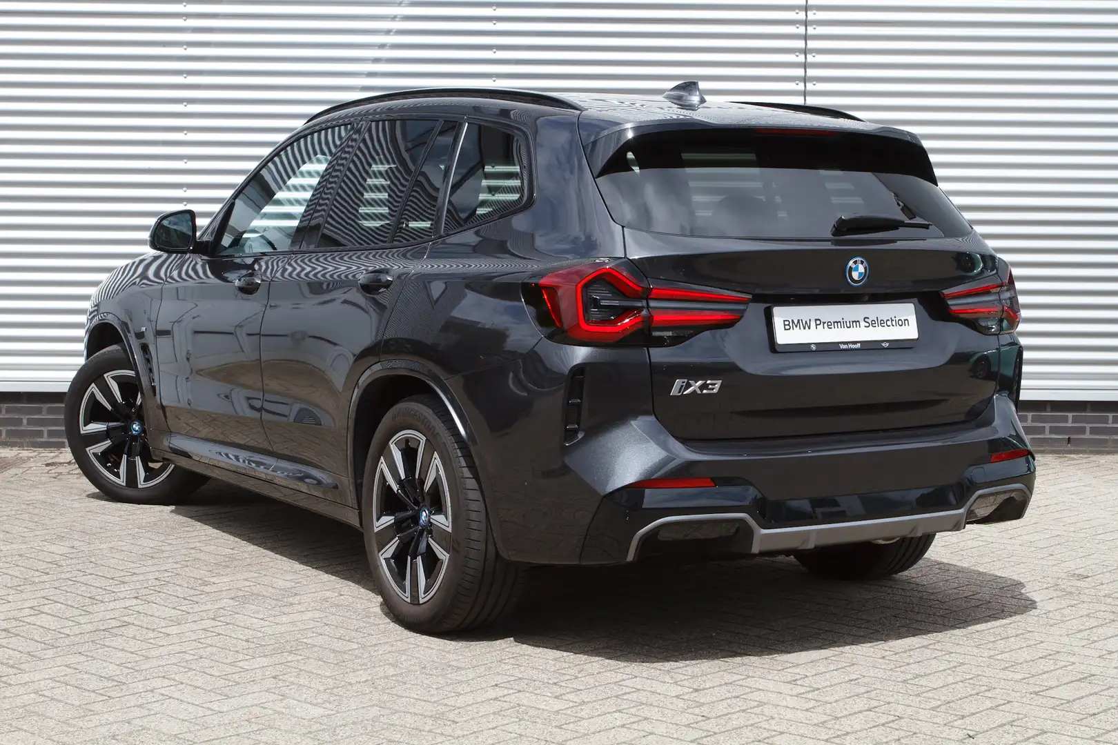 BMW iX3 Executive / Trekhaak / Sportstoelen / Adaptieve LE Grijs - 2