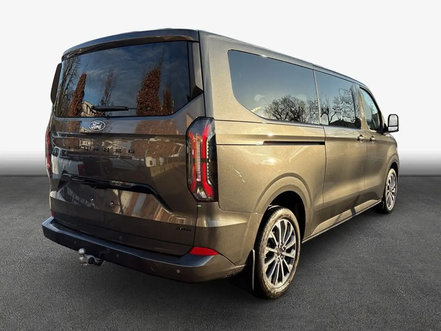 Ford Tourneo Custom 320 L2H1 4x4 Autm. TitaniumX 125 kW Grau - 2