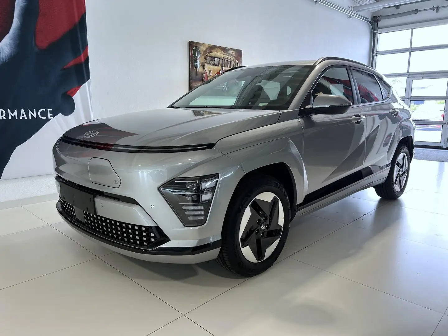 Hyundai KONA GO 65,4 kWh 160 kW (218 PS) Sitzheizung, Lenkra... Silber - 1