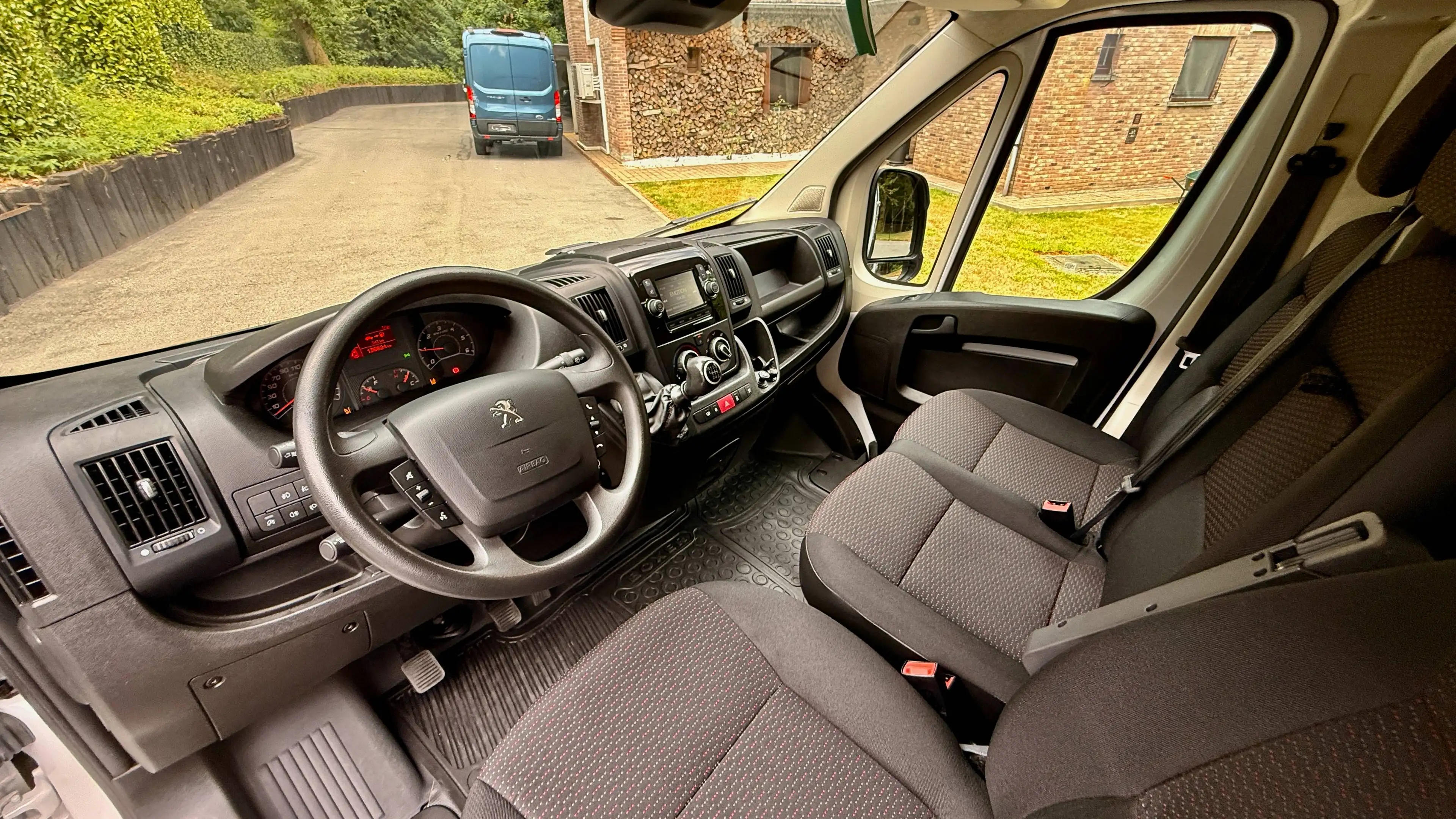Peugeot Boxer L2 H1 2.2 BLEU HDI 140ch/ SUPER EQUIPEE/1er Propriétaire Belge/ Historique complet/ Garantie 12 Mois — photo 2