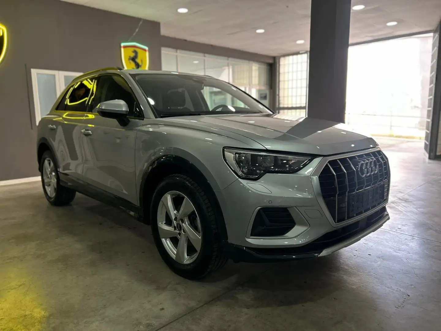 Audi Q3 35 1.5 tfsi mhev s-tronic *PDC *APP Plateado - 2