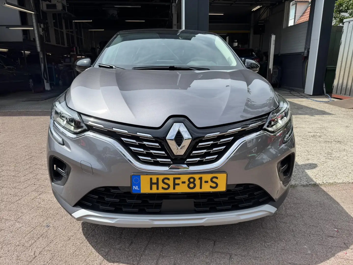 Renault Captur 1.3 TCe 140 Initiale Paris Grijs - 2
