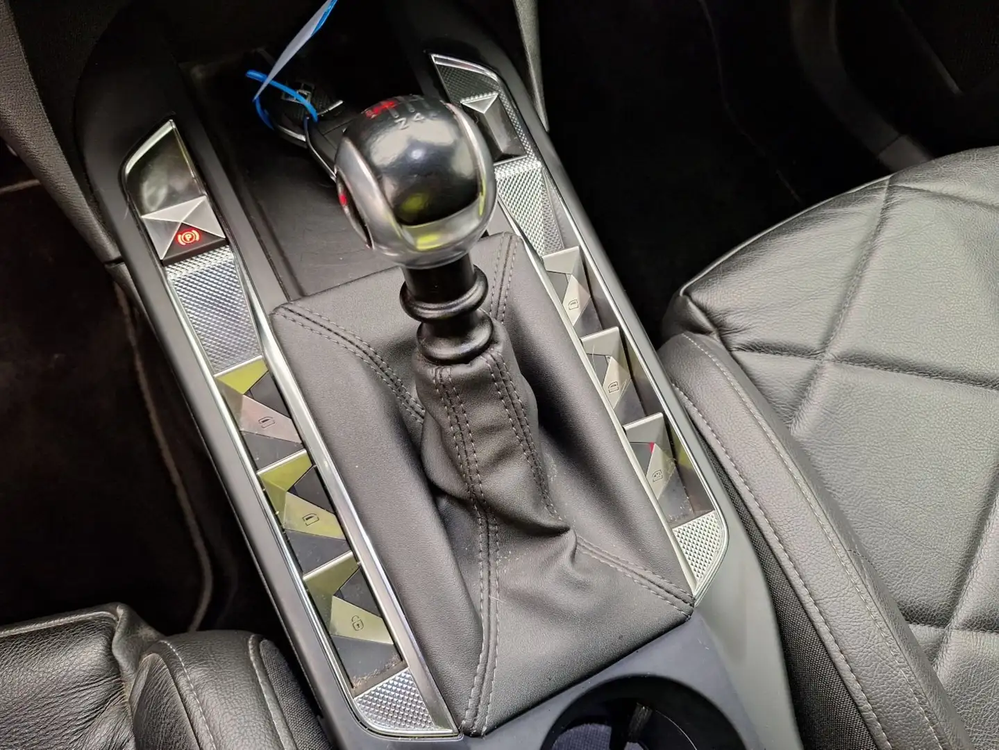 DS Automobiles DS 3 Crossback 1.2 PureTech Grand Chic (EU6.3) Gris - 1