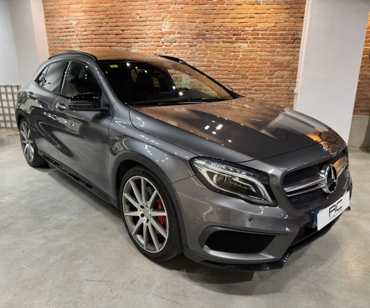 Mercedes-Benz GLA 45 AMG 4Matic 381 Aut. Šedá - 1