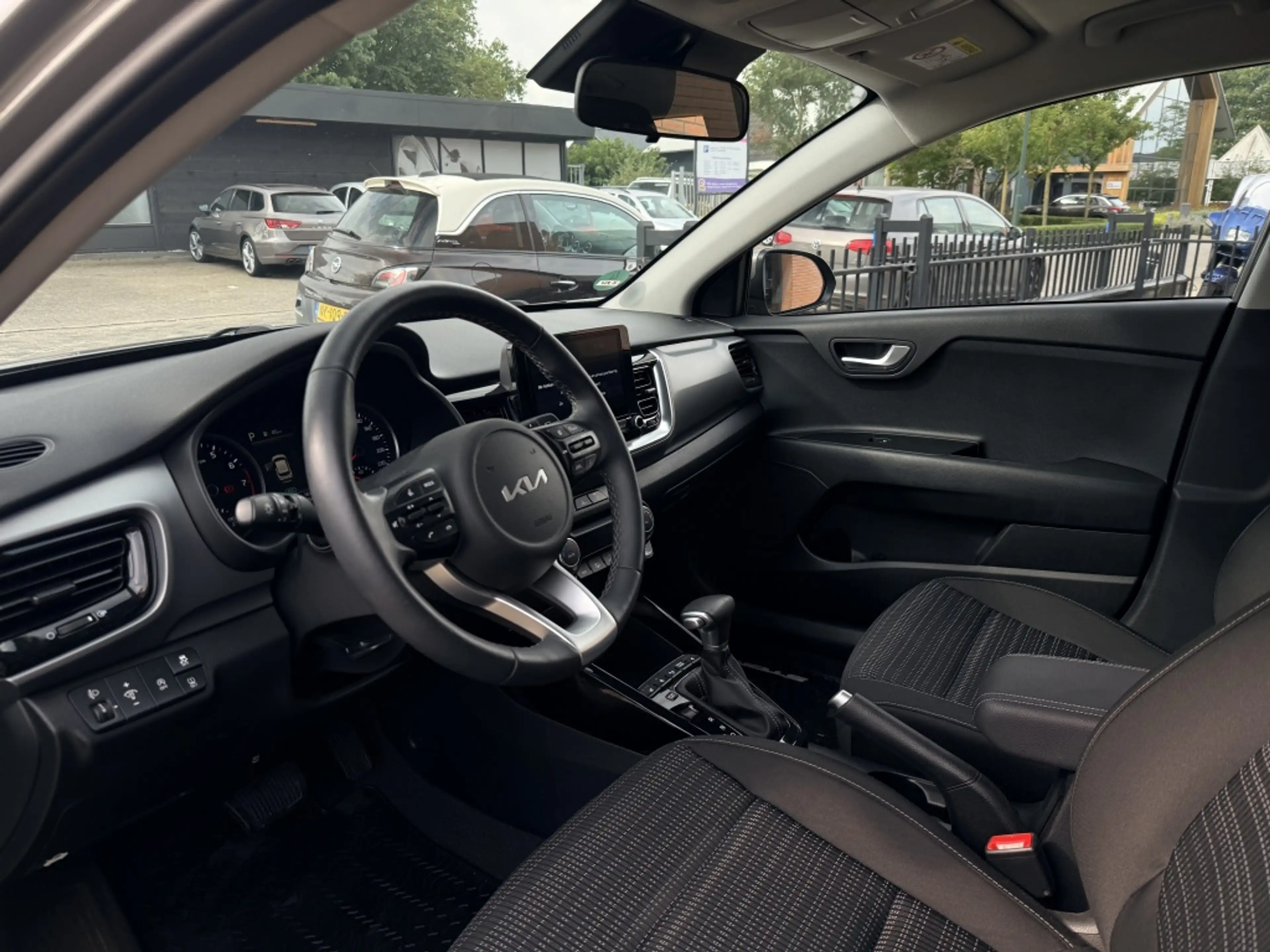 Kia Stonic 1.0 T-GDi MHEV — photo 10