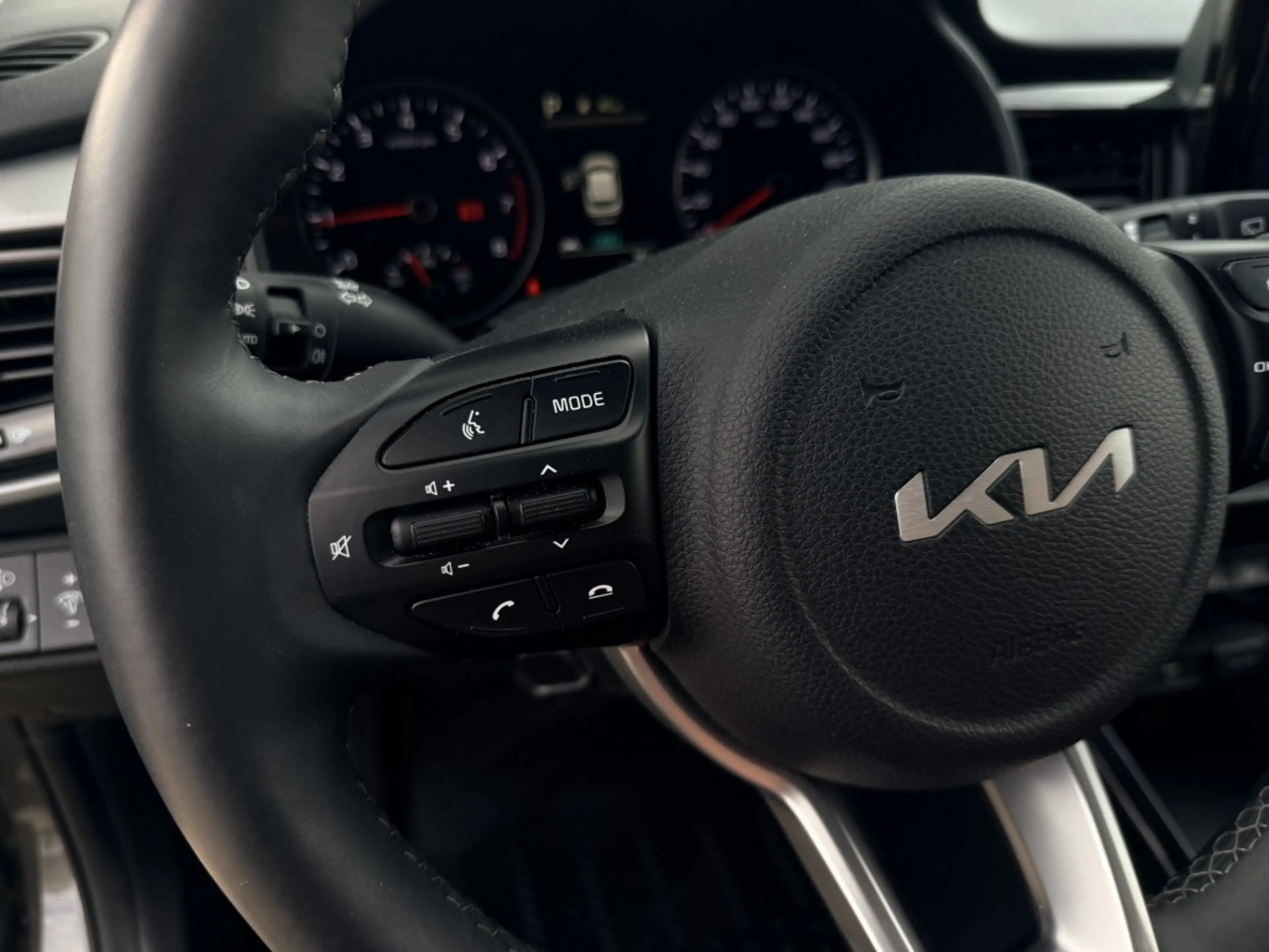 Kia Stonic 1.0 T-GDi MHEV — photo 14