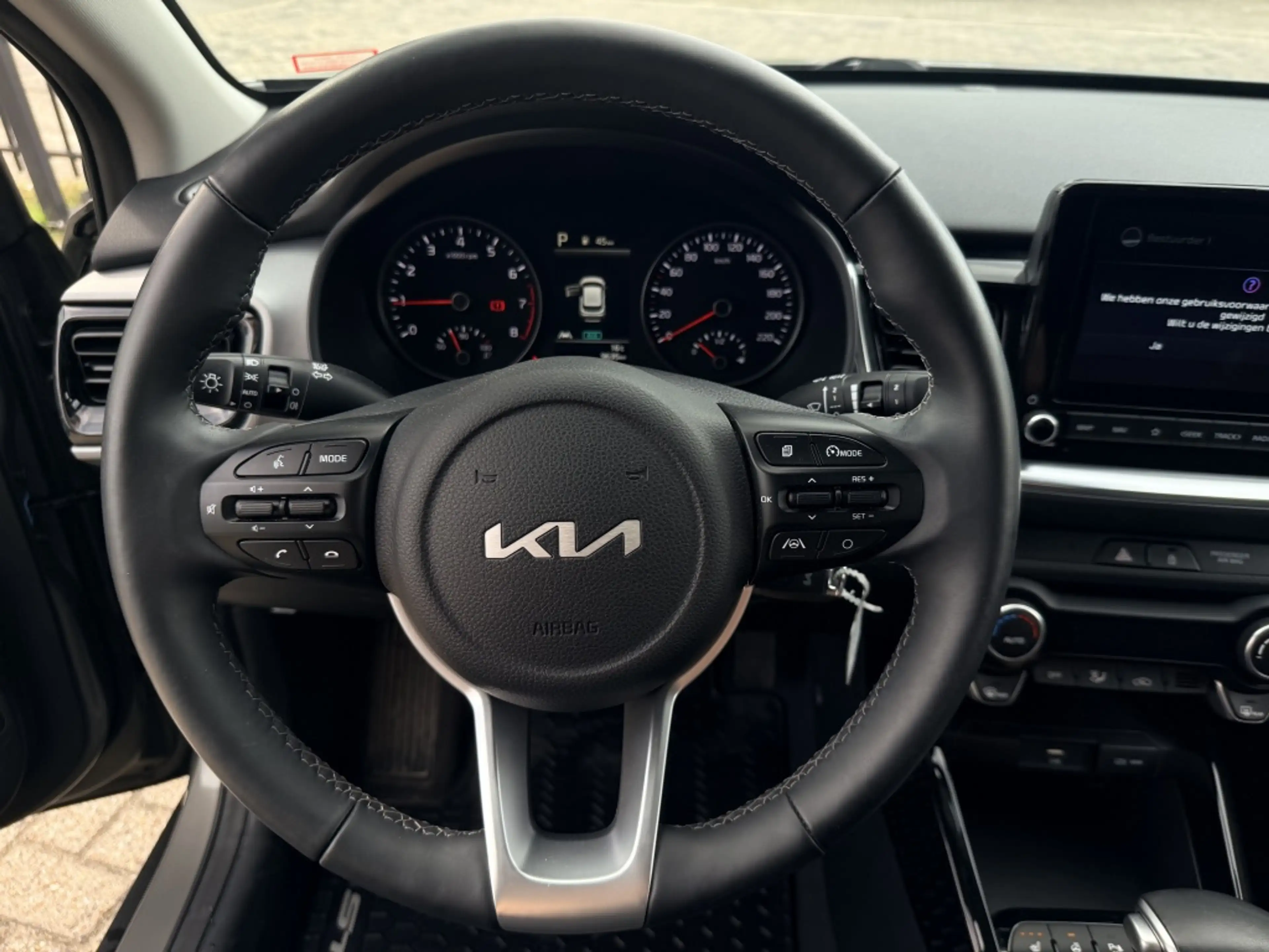 Kia Stonic 1.0 T-GDi MHEV — photo 13