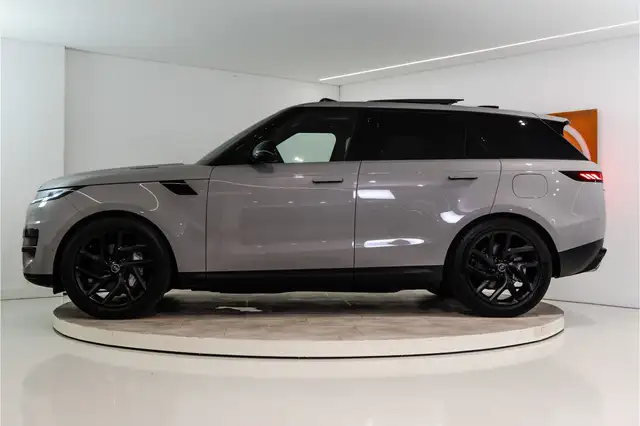Land Rover Range Rover Sport view 2