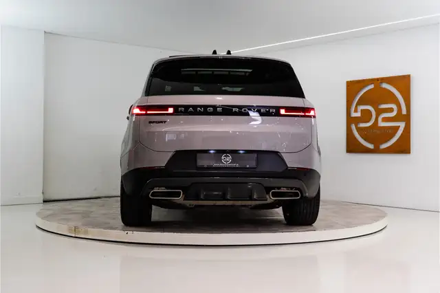 Land Rover Range Rover Sport view 4