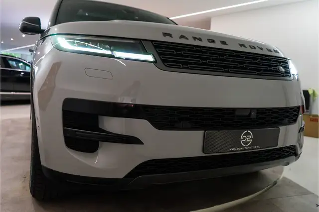 Land Rover Range Rover Sport view 10