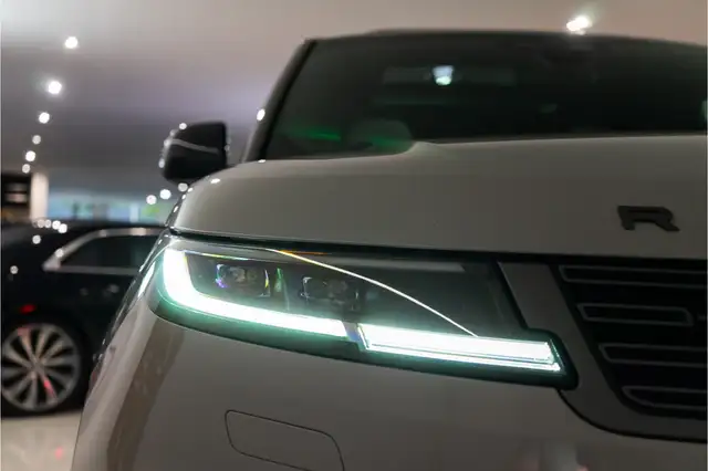 Land Rover Range Rover Sport view 9