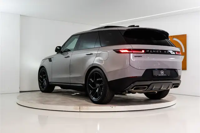 Land Rover Range Rover Sport view 3
