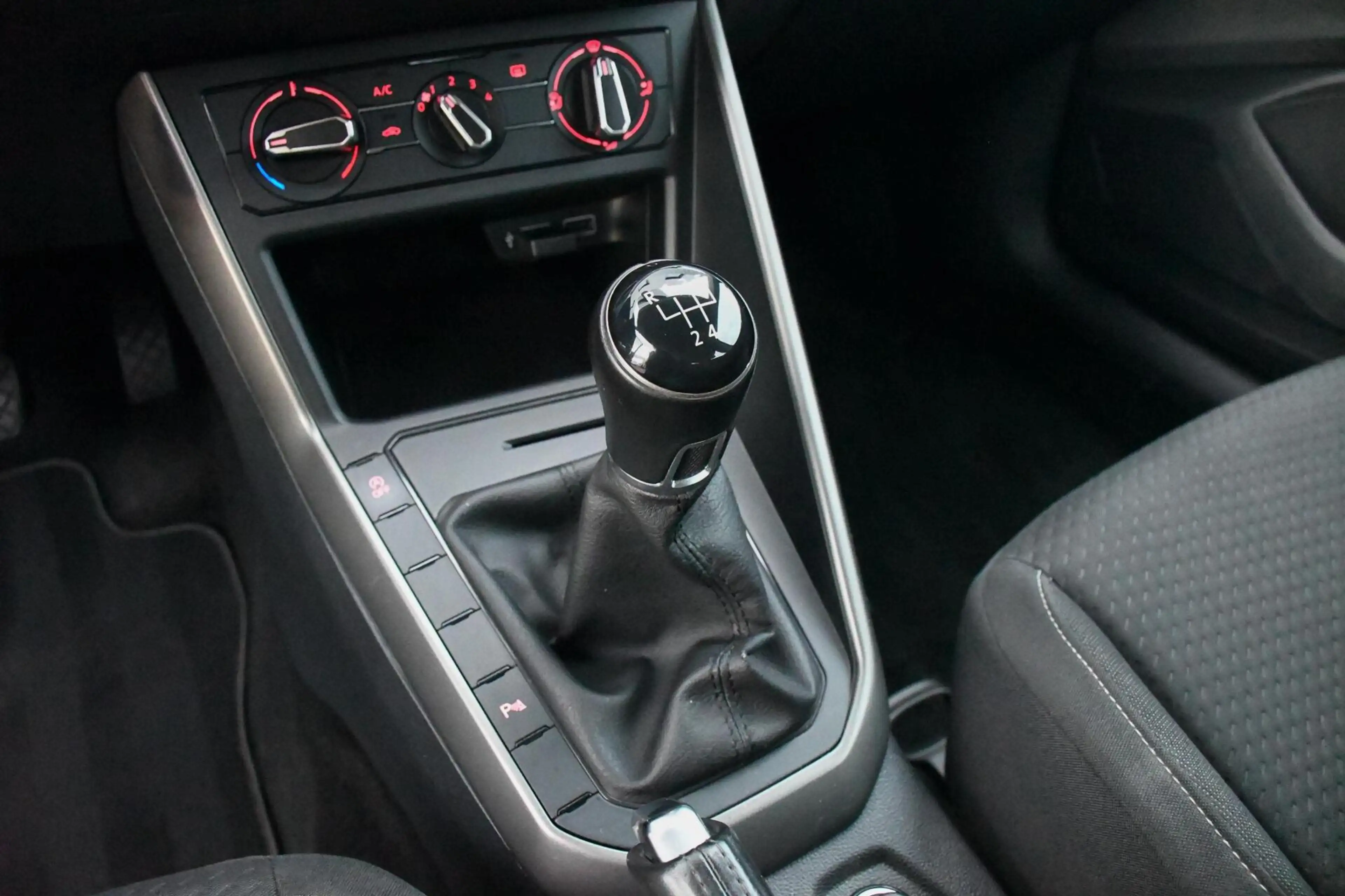 Volkswagen Polo 1.6 TDI Lage km stand! Cruise Airco CarPlay — photo 25