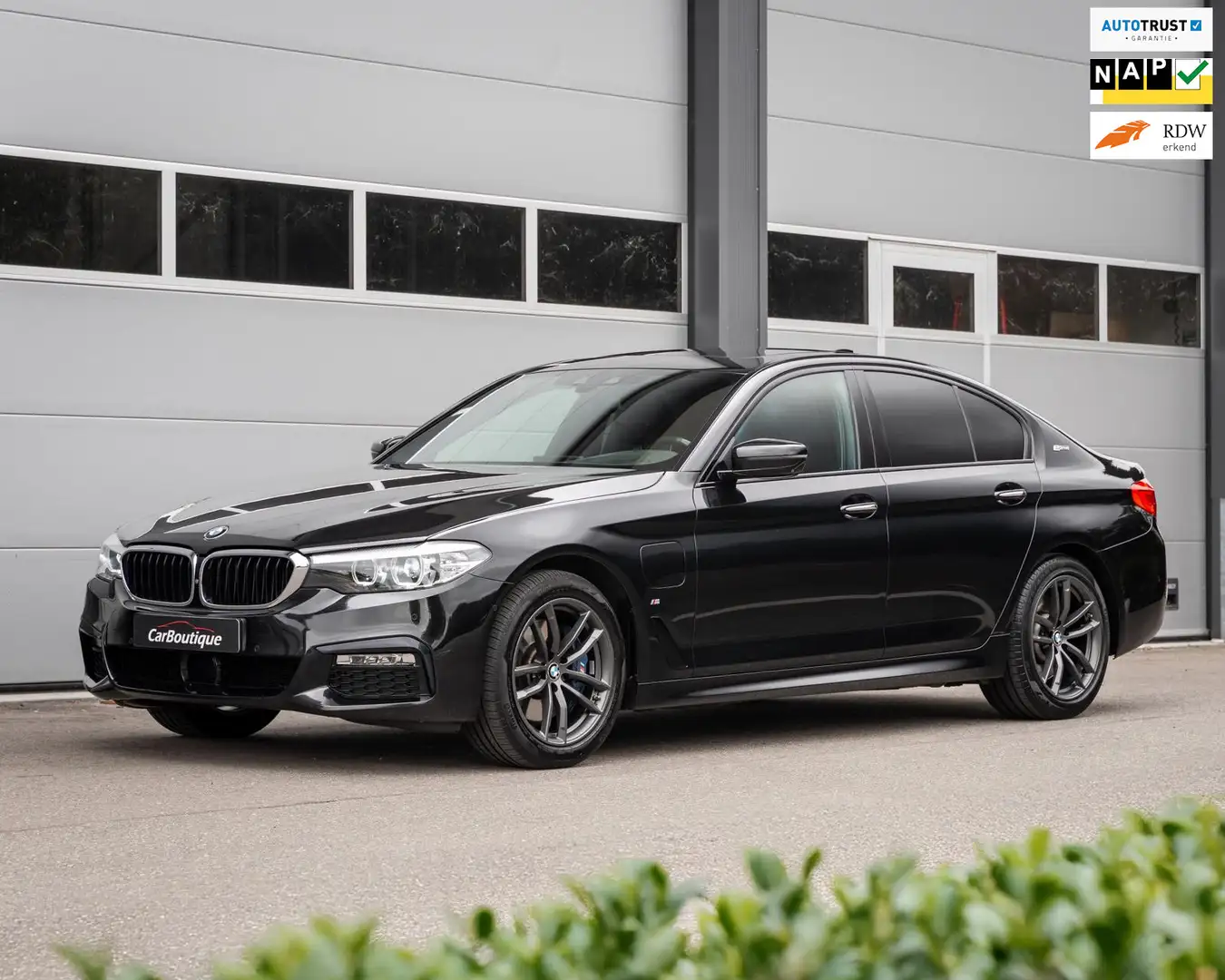 BMW 530 5-serie 530e iPerformance M Pakket I Leer I Schuif Zwart - 1