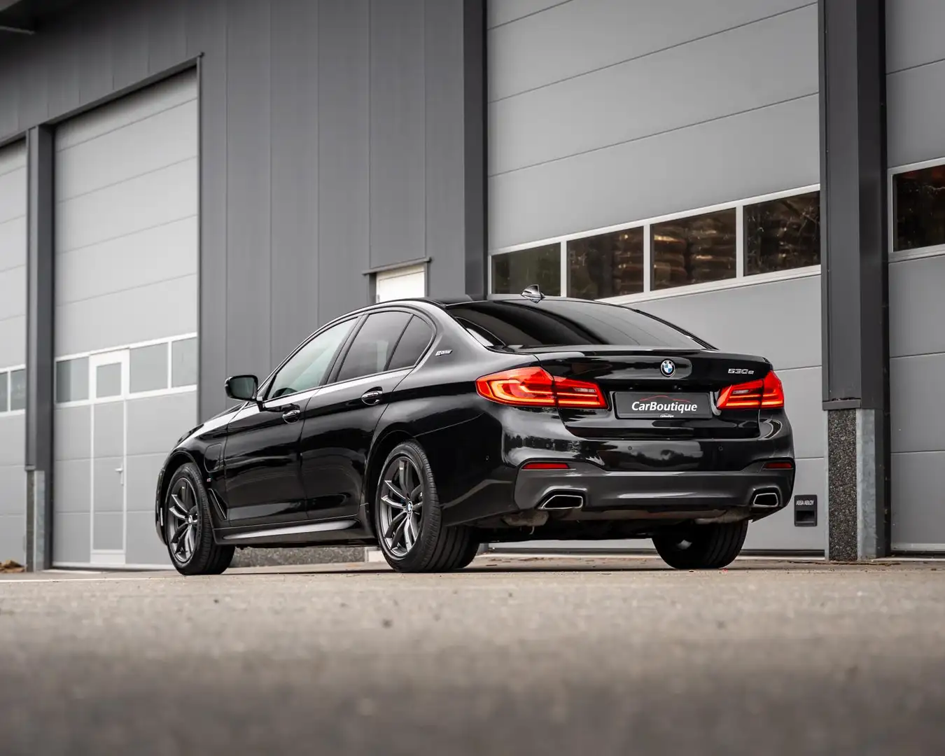 BMW 530 5-serie 530e iPerformance M Pakket I Leer I Schuif Zwart - 2