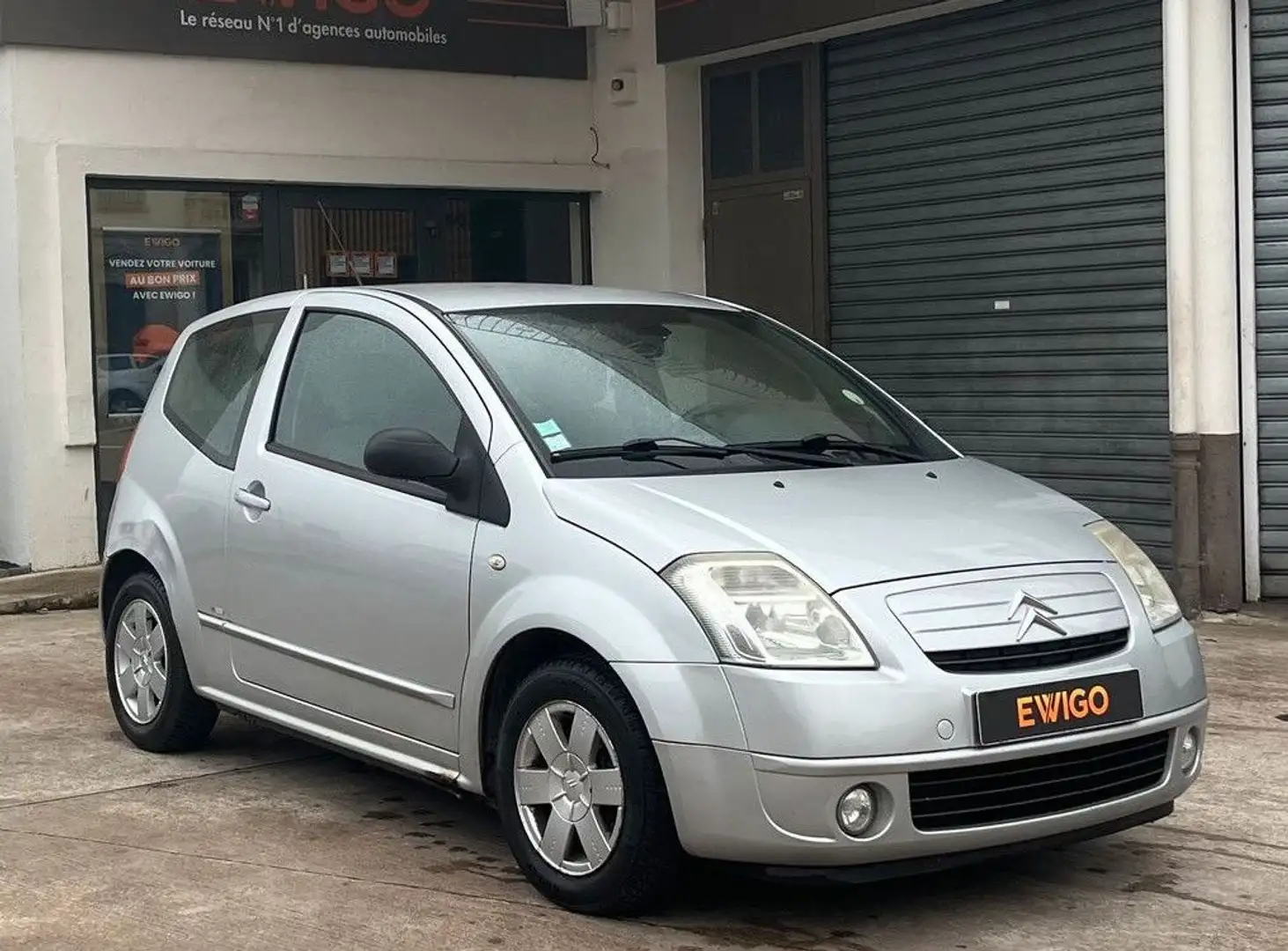 Citroen C2 1.4 75 exclusive + regulateur attelage radar de recul Gris - 1