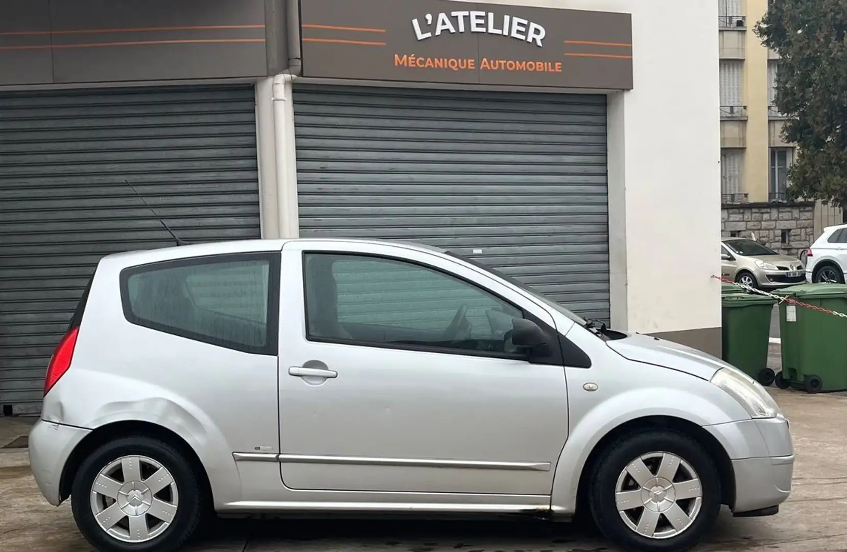 Citroen C2 1.4 75 exclusive + regulateur attelage radar de recul Gris - 2