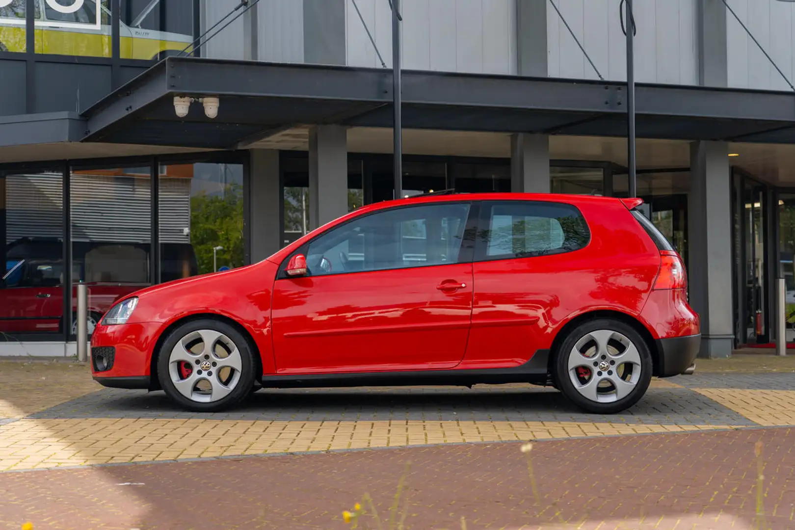 Volkswagen Golf GTI V 2.0 Rojo - 2