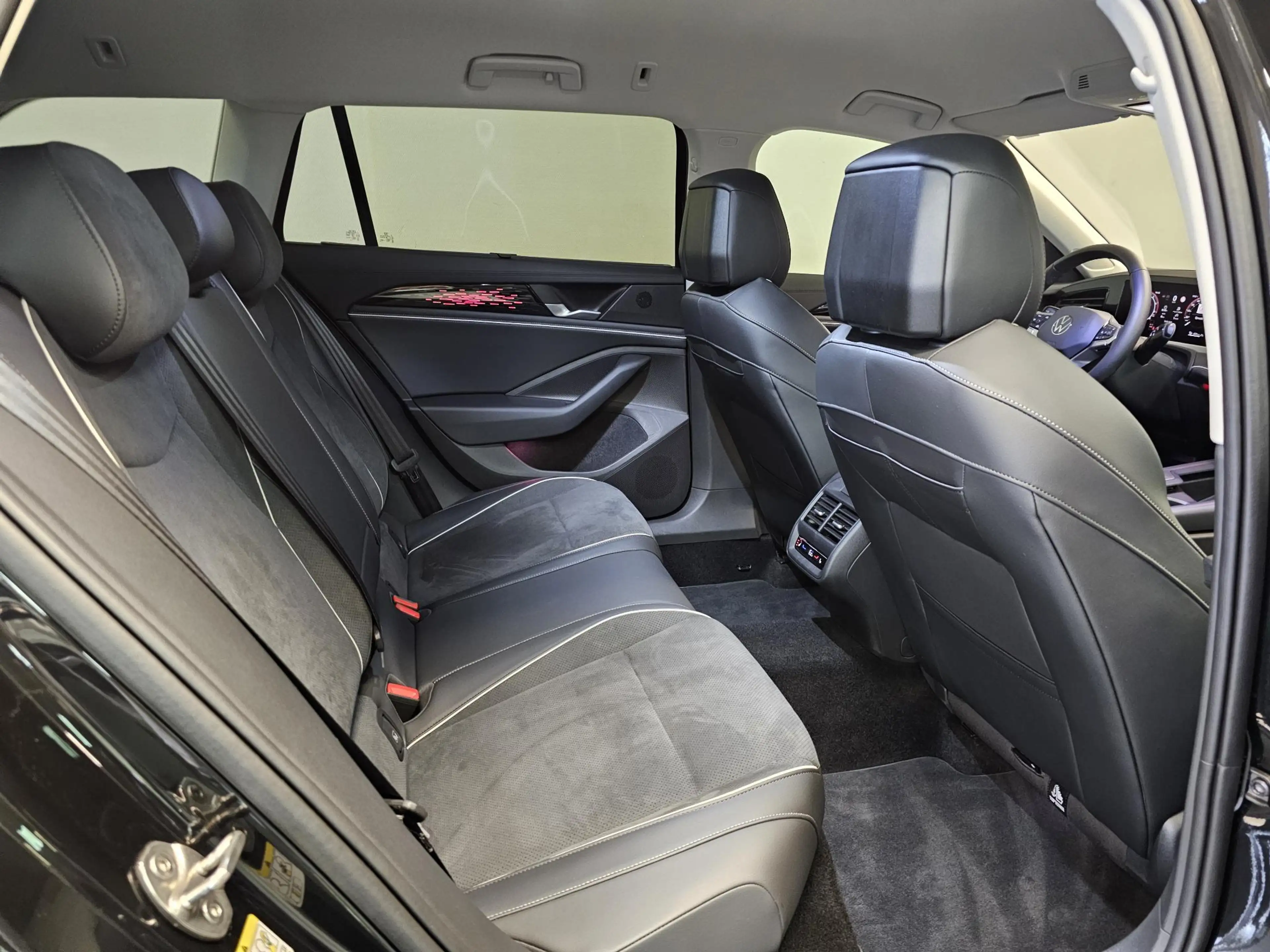 Volkswagen Passat Variant 1.5 eHybrid Elegance | Trekhaak | Stoelventilatie — photo 25
