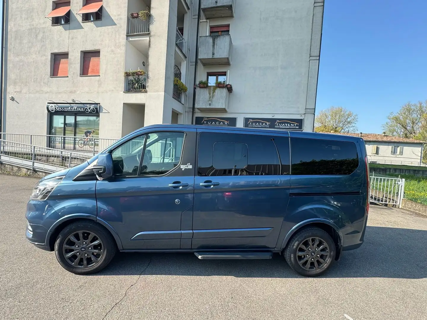 Ford Tourneo Custom Titanium 2.0 EcoBlue Azul - 2